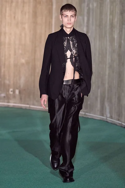 Look 4